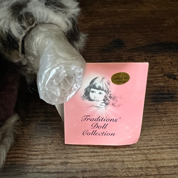 TRADITIONS DOLL COLLECTION 13" Nutik Eskimo Porcelain Doll - Picture 7 of 9